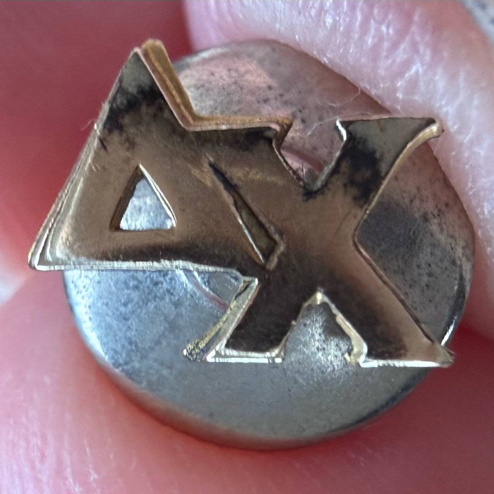 1950’s Delta Chi Goldtone Tie Tack / Lapel Pin - Picture 2 of 7